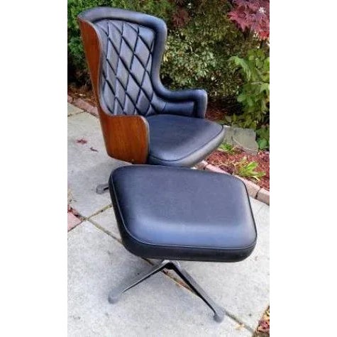 Mid 20th Century Mid-Century Modern Diamond Quilted Vinyl Lounge Chair & Ottoman For Sale - Image 5 of 8