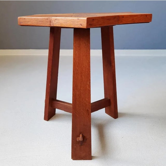 The top of this star-shaped art deco table features a fine marquetry pattern.