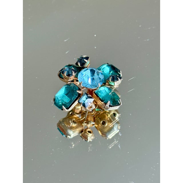 Victorian Hollywood Regency 1960s Juliana Style Maltese Cross Rhinestone Cluster Brooch For Sale - Image 3 of 8
