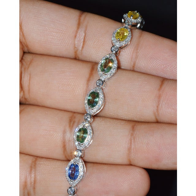Certified Natural 11.32cts vs F Diamond Multi-Color Sapphire 18k Solid Gold Tennis Stacking Bracelet For Sale - Image 14 of 15