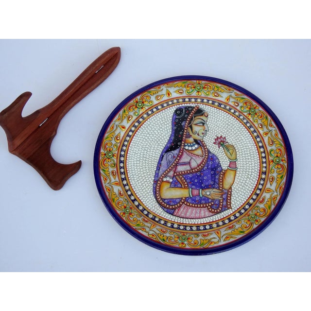 Marble Handicraft Plate Rajasthani Women Bani Thani Tribal Ethnic Hand Painted For Sale - Image 4 of 7