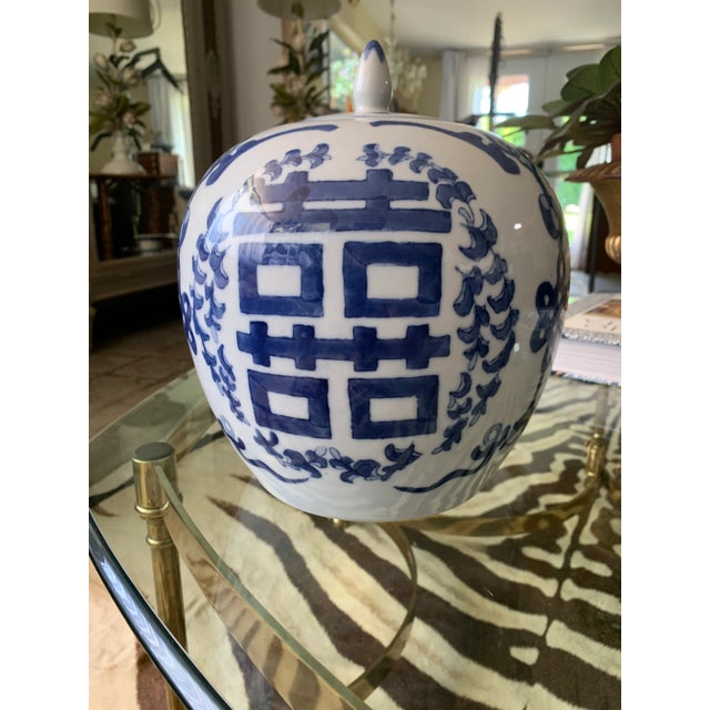 Here we have a beautiful Chinese blue and white porcelain ginger jar. Hand painted details with the Double Happiness...