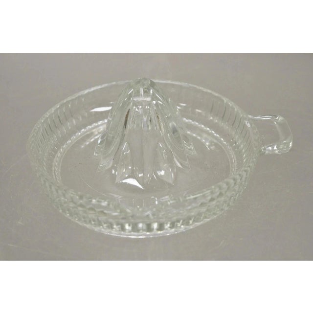 Vintage Art Deco Clear Glass Ribbed Hand Juicer Citrus Orange Handle & Lip For Sale - Image 9 of 9