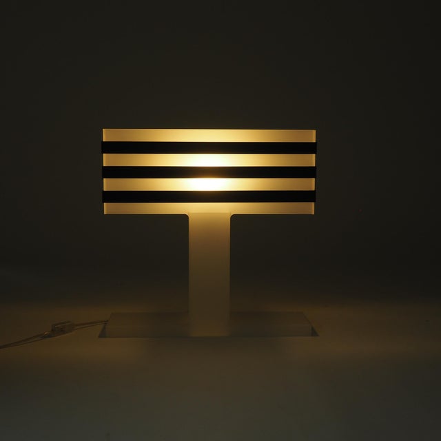 1980s Modern Acrylic Glass Table Lamp, 1980s For Sale - Image 5 of 18