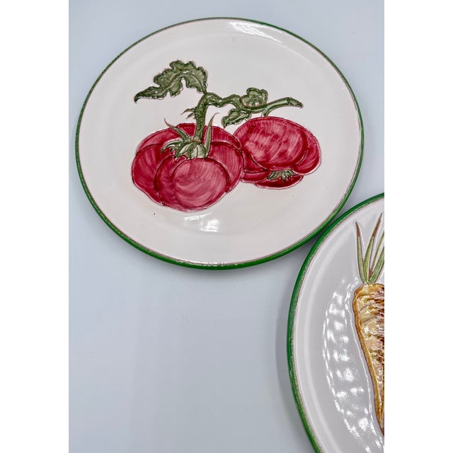 1950s Italian Majolica n.708 Vintage 8" Serving Plates Hand Painted Pottery 2pc Set For Sale In Palm Springs - Image 6 of 7