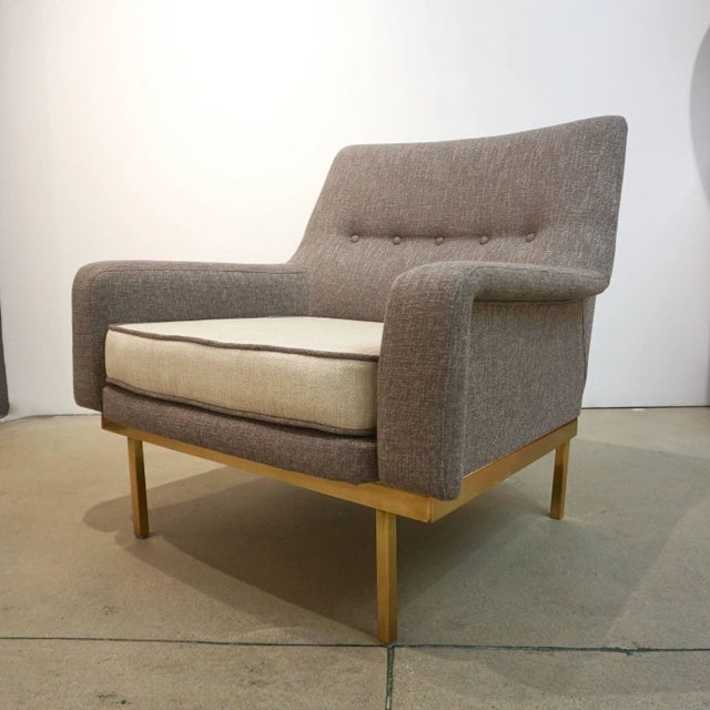 Arflex 1970s Arflex Italian Brass Base Two-Tone Pepper Cream and Taupe Gray Armchair For Sale - Image 4 of 13