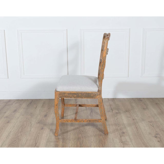 A pair of slender Gustavian chairs with smiling details Circa 1780 For Sale In Atlanta - Image 6 of 14