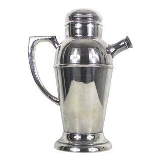 1940s Benedict Silver Co. Art Deco Silver Plated Cocktail Shaker With Handle and Spout For Sale