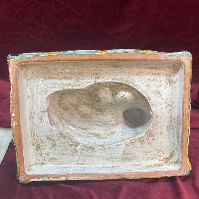 Ivory 1960s Italian Hollywood Regency Terra Cotta Majolica Glazed Cat on Cushion Attributed to Bellini and Cantagalli For Sale - Image 8 of 8