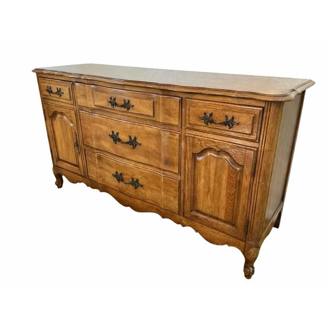 French Provincial 1960s Thomasville French Provincial Walnut Sideboard Buffet Credenza With Brass Hardware For Sale - Image 3 of 9
