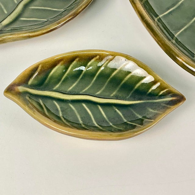 1990s 1990s Vintage Coastal Boho Chic Trompe L’Oeil Banana Leaf Earthenware Serving Dishes - Set of 3 For Sale - Image 5 of 14