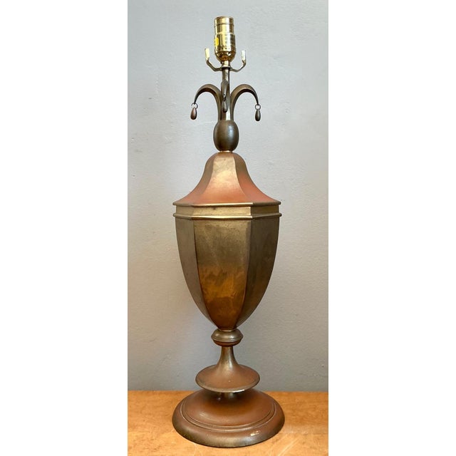 This vintage Chapman table lamp exemplifies the refined craftsmanship and timeless sophistication for which the renowned...