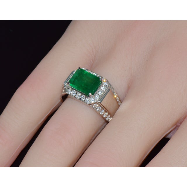 Metal Certified Natural 2.91cts vs F Diamond Emerald 18k Solid Gold Mens Womens Band Ring, Size 8 For Sale - Image 7 of 16