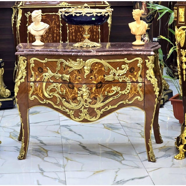 French Louis XV Bombe Marble-Top Commode With Exquisite Floral Marquetry & Gilt Bronze Mounts For Sale - Image 3 of 3