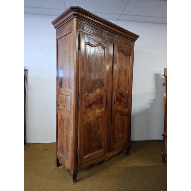 Louis XV Wardrobe in Walnut For Sale - Image 3 of 12