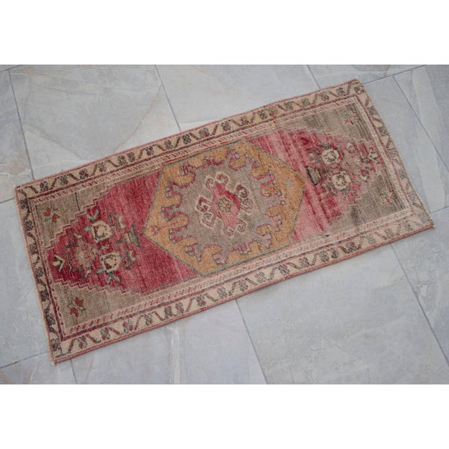 Vintage Turkish Small Rug Pink Beige Hand Knotted Turkish Accent Rug Door Mat 1'6"x3'1" For Sale - Image 12 of 13