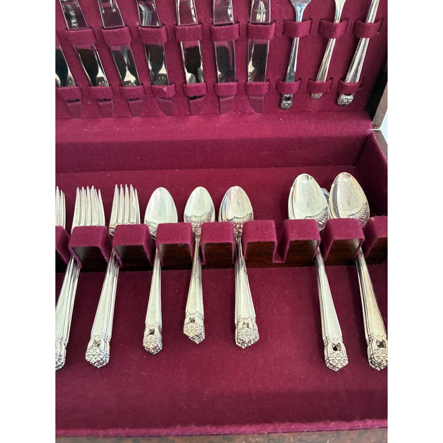 Traditional 1847 Rogers Bros Eternally Yours Silverplate Flatware, 52-Piece Set With Chest For Sale - Image 3 of 12