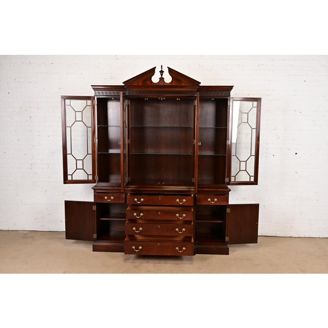 Late 20th Century Late 20th Century Stickley Chippendale Carved Flame Mahogany Lighted Breakfront Bookcase Cabinet For Sale - Image 5 of 12