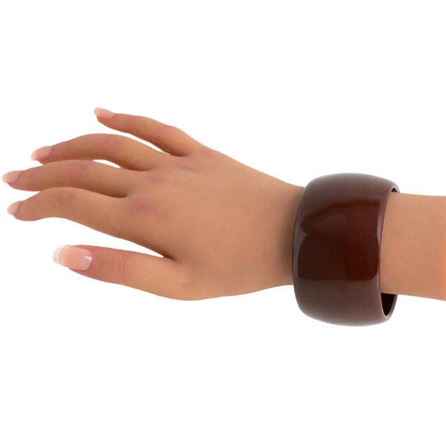 This is part of Chairish’s Costume Jewelry assortment. This spectacular merlot red Bakelite bracelet bangle features an...