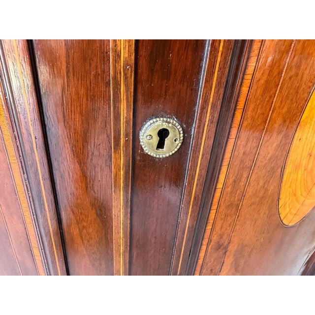 19th Century English Georgian-Style Mahogany Corner Cabinet For Sale - Image 16 of 17