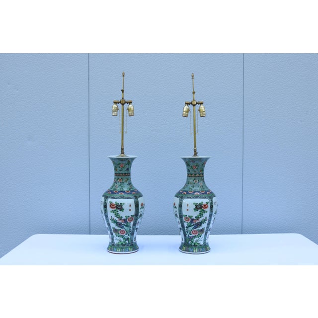 Mid-Century Modern Chinese Porcelain Baluster Vase Table Lamps 19th-Century Famille Verte, a Pair For Sale - Image 3 of 17
