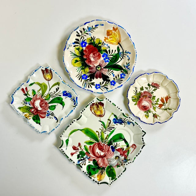 1940s Vintage Italian Boho Chic Faience Nove Rose Plate Wall Installation - Set of 4 For Sale - Image 4 of 8