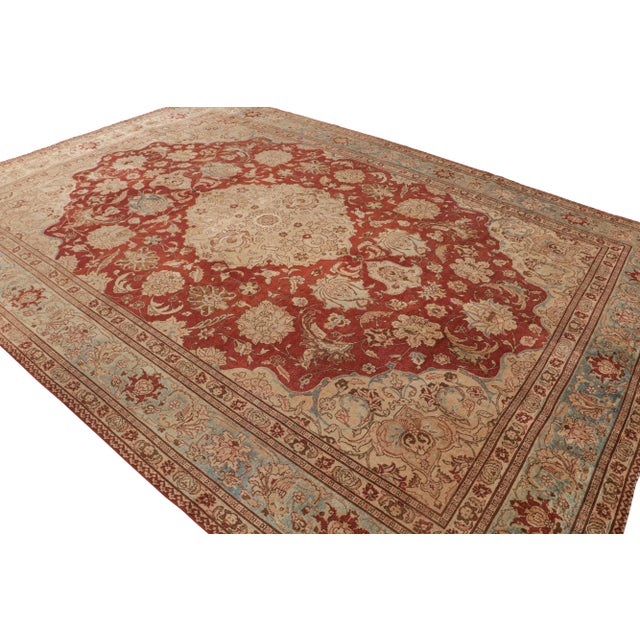 1910s Antique Tabriz Beige Red and Blue Wool Persian Floral Rug – Medallion Style For Sale - Image 5 of 9