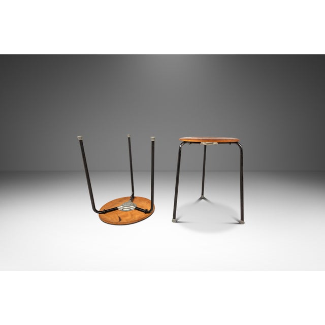 Introducing a set of iconic model 3170 "Dot" nesting stools by Arne Jacobsen for Fritz Hansen. In 100% original, vintage...