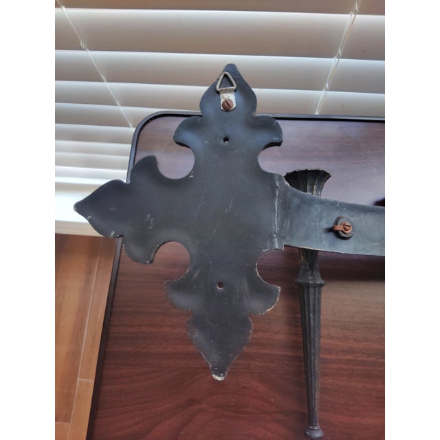 This item has a Hollywood Regency, Gothic Medieval look. It is a 5-arm candle sconce Dart wall hanging but, the scone does...