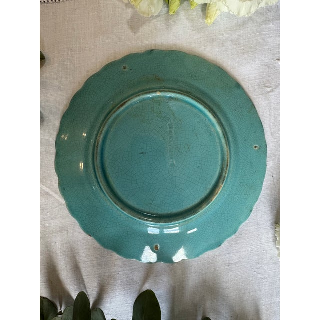 Vintage Earthenware Plate with Bird Motif, in Good conditions. Designed 1890 to 1919