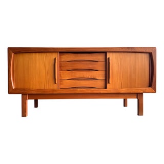 Vintage Danish Modern Cabinetmaker Teak Sideboard with Sliding Doors attributed to H.P. Hansen, Denmark, 1960s For Sale