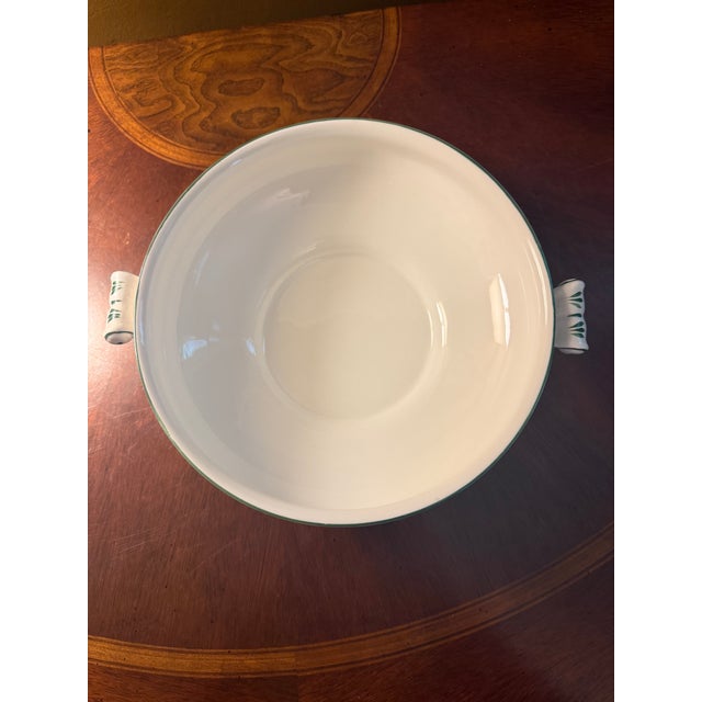 White 1950s Wedgwood Napoleon Ivy Queensware Covered Serving Bowl 9.5" For Sale - Image 8 of 13