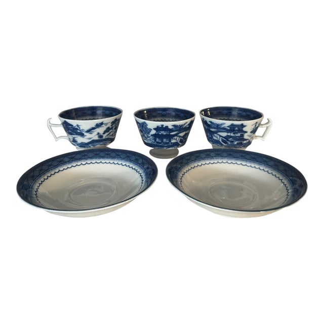 Late 20th Century Mottahedeh Vista Alegre Blue Canton Porcelain Teacup & Saucer Set - 5 Pieces For Sale