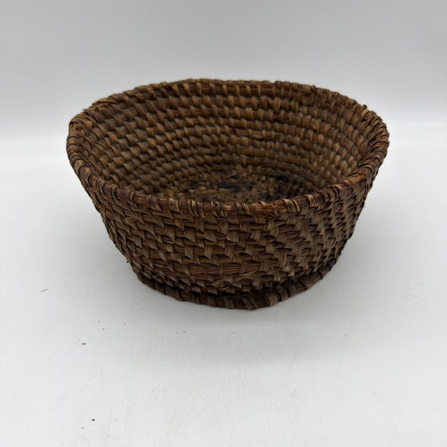 Brown Antique Pennsylvania Coiled Rye Straw Basket, 19th Century, Lancaster County For Sale - Image 8 of 13