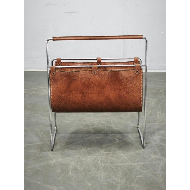 Italian Modernist Leather and Chrome Magazine Rack, 1980s For Sale - Image 4 of 11