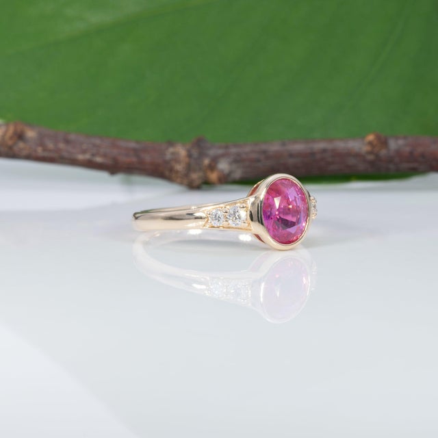 Pink 1.27Ct Gia Certified Pink Sapphire Ring With Natural Diamonds in Solid 14k Gold, Size 6.75 For Sale - Image 8 of 10