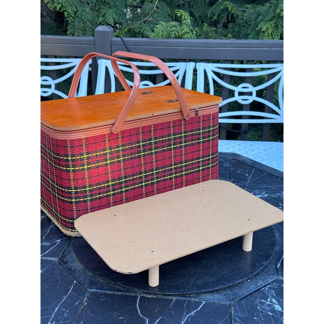American Mid Century Redmon Plaid Picnic Basket With Platform For Sale - Image 3 of 11