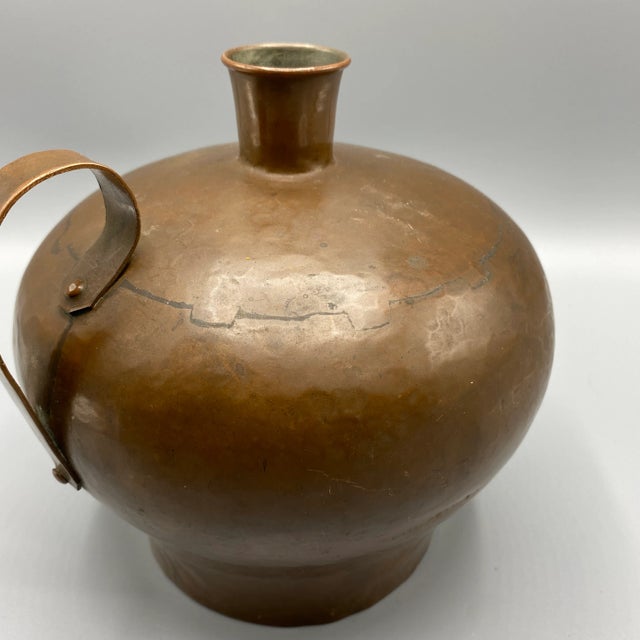 Metal Copper Hand Hammered Cramp Joint Liquor/Whiskey Jug With Riveted Handle 1920's For Sale - Image 7 of 13