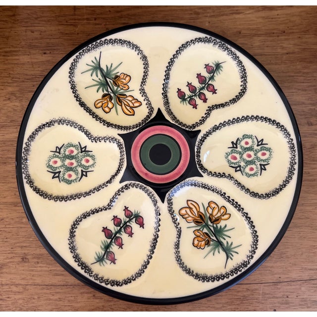 Signed Quimper oyster plate, made in the middle of the 20th century in France.