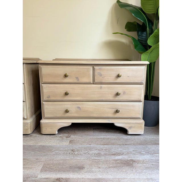 Matching Chests of Drawers in Pine, 1990s, Set of 2 For Sale - Image 4 of 9