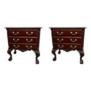 Pair of Mahogany Chippendale Nightstands by Georgian Furnishing Co. Of New Orleans - Vintage Late 20th Century For Sale