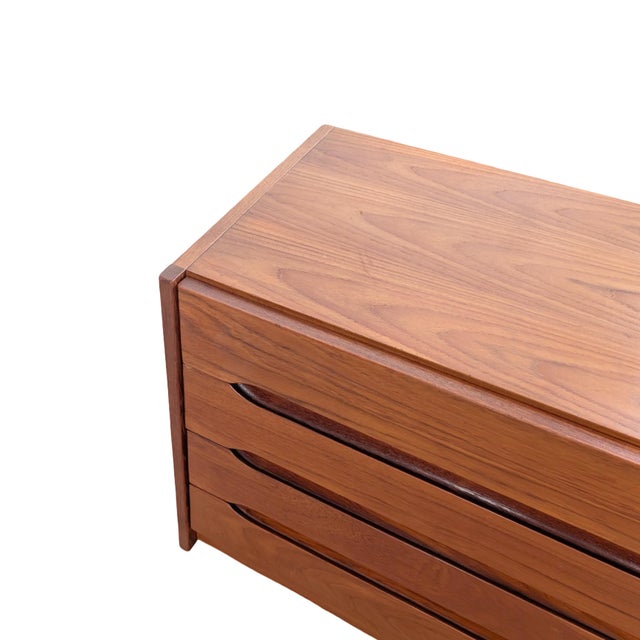 Wood Vintage Chest of Drawers in Teak For Sale - Image 7 of 9