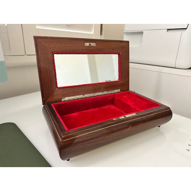 1960s Beautiful Large Jewelry Music Box, Made in Italy For Sale - Image 5 of 9