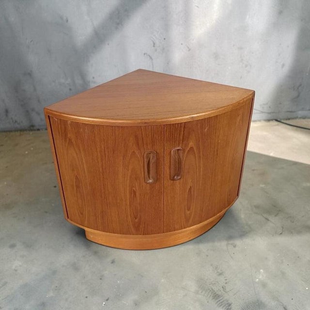Mid-Century Modern Fresco Teak Curved Corner Cabinet from G-Plan, 1960s For Sale - Image 4 of 11