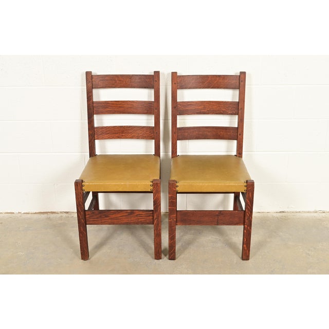 An exceptional pair of antique Mission or Arts & Crafts period ladder back side chairs or dining chairs By Gustav Stickley...