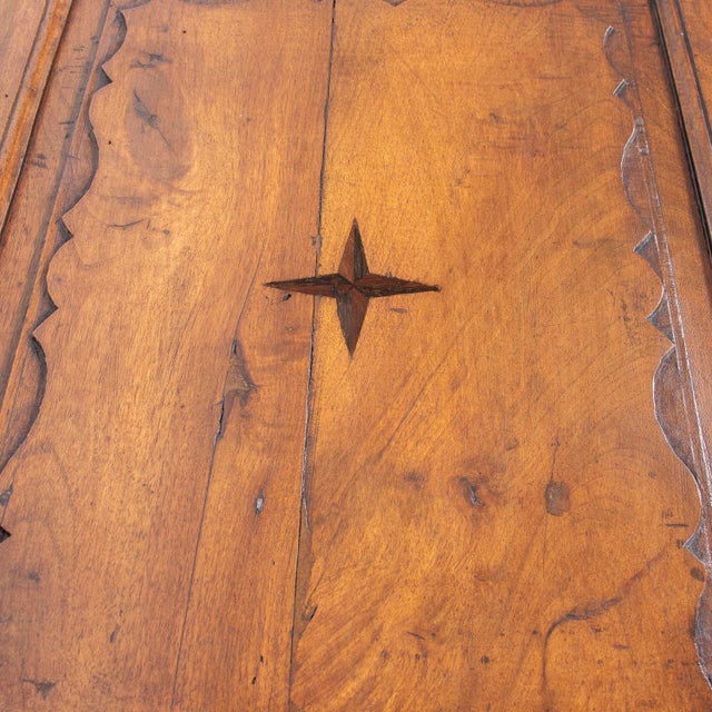 18th Century French Louis XVI Period Carved Walnut Coffer With Marquetry For Sale - Image 4 of 18