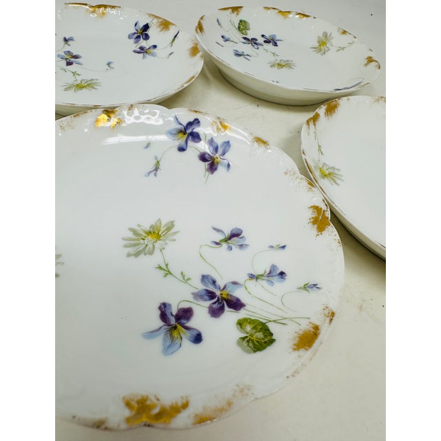 Ceramic Set of 4 Antique Haviland Limoges Saucers | Schleiger 453d Violets & Daisies Pattern | French Porcelain 1888-1896 For Sale - Image 7 of 10
