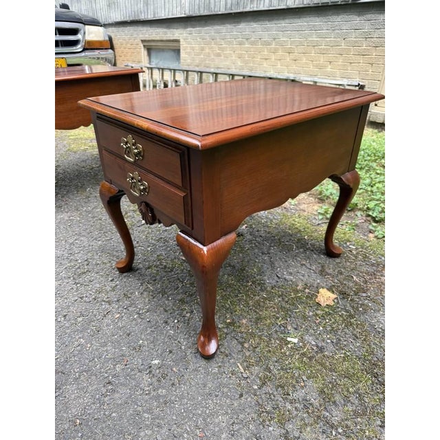 Late 20th Century Pair of Queen Anne Style 1 Drawer Side Tables/ Nightstands For Sale - Image 4 of 14