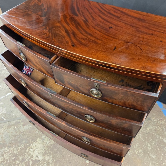Late 19th Century Mahogany Georgian 5 Drawer Bowfront Chest on Splay Feet For Sale - Image 16 of 18