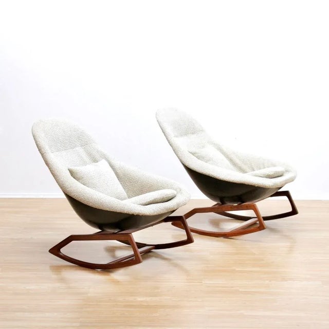 Pair of 1960s Gemini Rocking Pod Chairs by Walter S. Chenery for Lurashell For Sale - Image 4 of 12